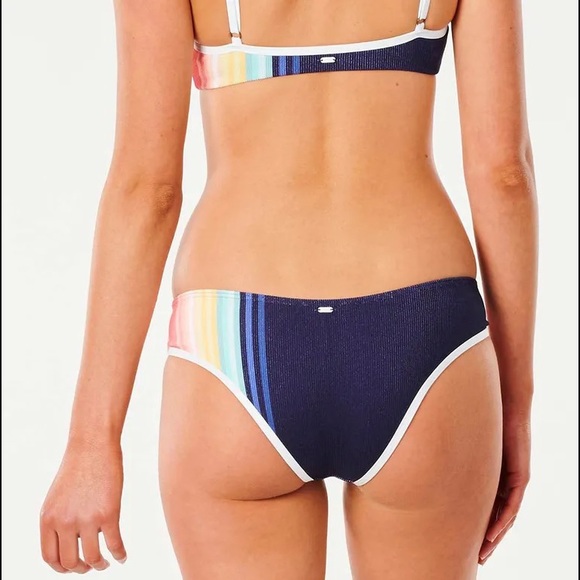 ☀️RIP CURL☀️ SAYULITA STRIPE CROP
SAYULITA STRIPE CHEEKY BIKINI SET - Picture 10 of 13